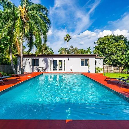 Spacious 3 Bedroom Home With Oversized Pool & Backyard Miami Eksteriør billede