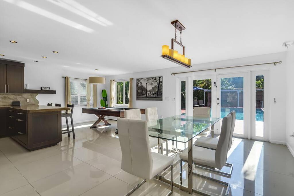 Spacious 3 Bedroom Home With Oversized Pool & Backyard Miami Eksteriør billede