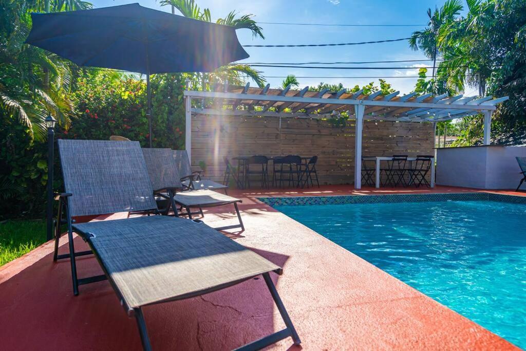 Spacious 3 Bedroom Home With Oversized Pool & Backyard Miami Eksteriør billede