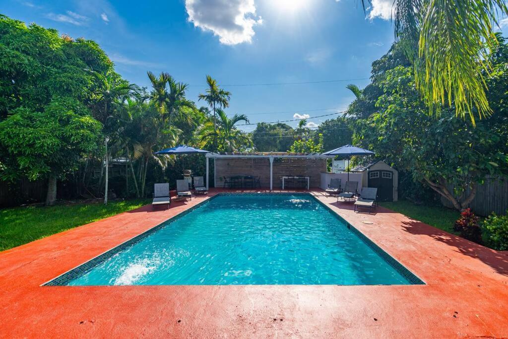 Spacious 3 Bedroom Home With Oversized Pool & Backyard Miami Eksteriør billede