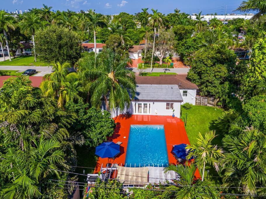 Spacious 3 Bedroom Home With Oversized Pool & Backyard Miami Eksteriør billede