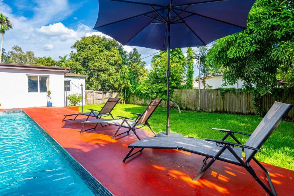 Spacious 3 Bedroom Home With Oversized Pool & Backyard Miami Eksteriør billede