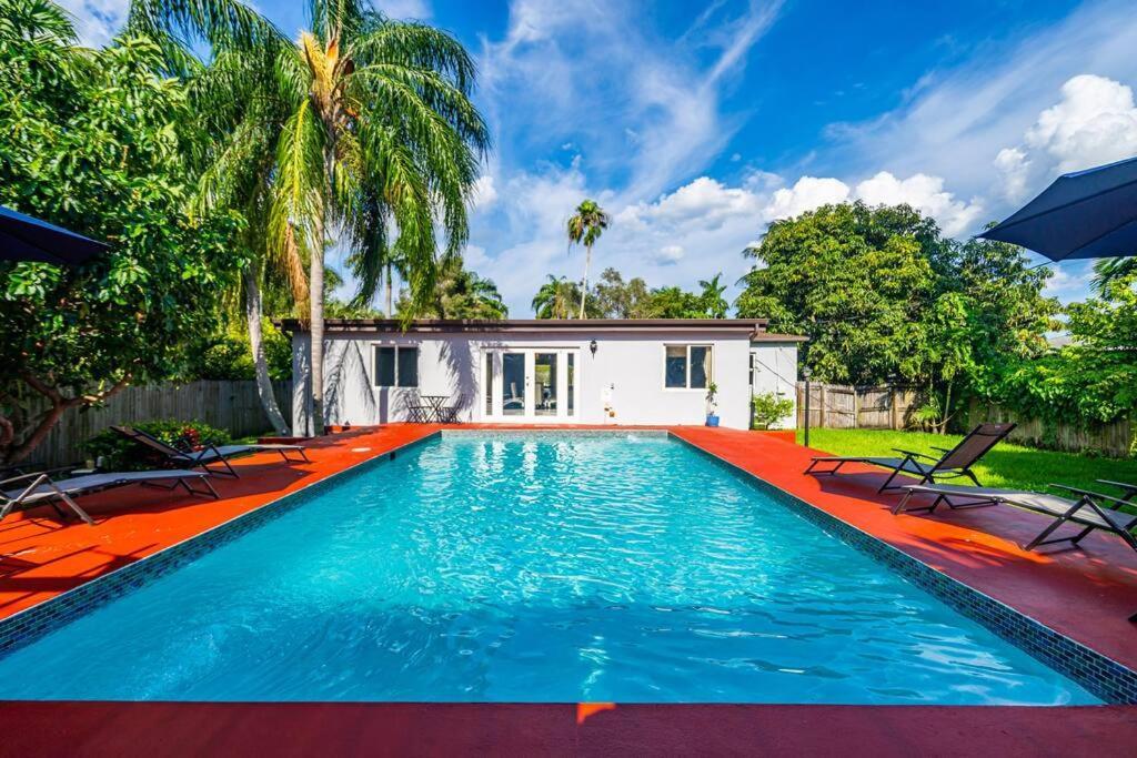 Spacious 3 Bedroom Home With Oversized Pool & Backyard Miami Eksteriør billede